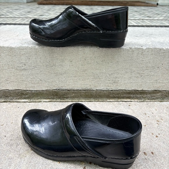 Dansko Black Patent Leather Clogs Size 42 - Picture 3 of 7